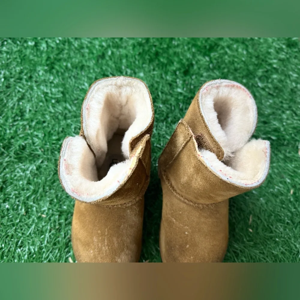 UGG Keelan II Boot
Chestnut (Toddler) Size 7 - Picture 4 of 9